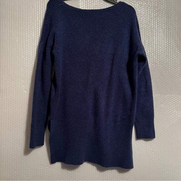 Loft pullover sweater.  Vee neck. Long Sleeve. Size Medium - Picture 4 of 6